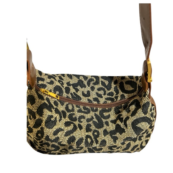 Leopard Canvas Shoulder Bucket Bag - Picture 10 of 15